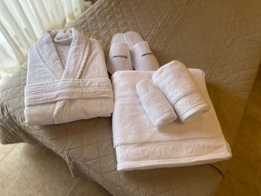 Robe, slippers & towels