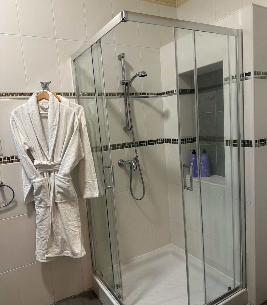 Glass shower & dressing robes